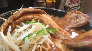 ガツ盛り辛味噌肉豚骨ラーメン：作田家